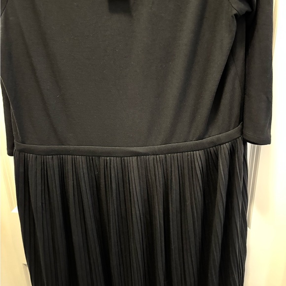 Elegant Black Women's Dress - Picture 10 of 11